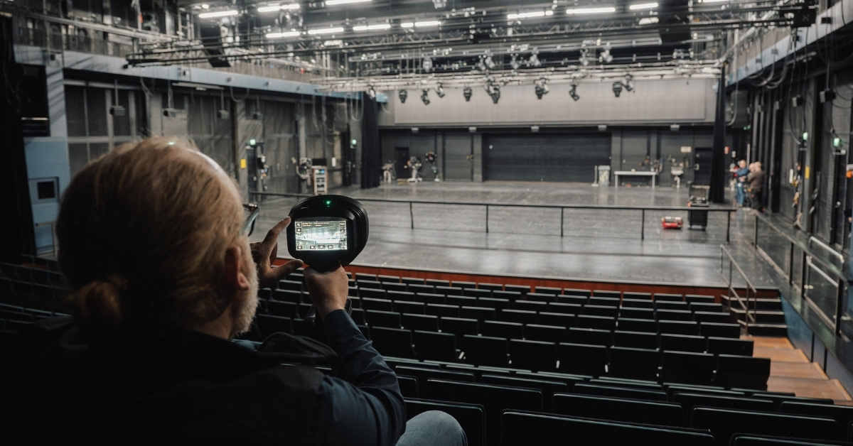 /globalassets/industrial/instruments/condition-monitoring/acoustic-imaging/opera/flir-si2-acoustic-camera-stage-maintenance-finnish-national-opera_1200x628.jpg